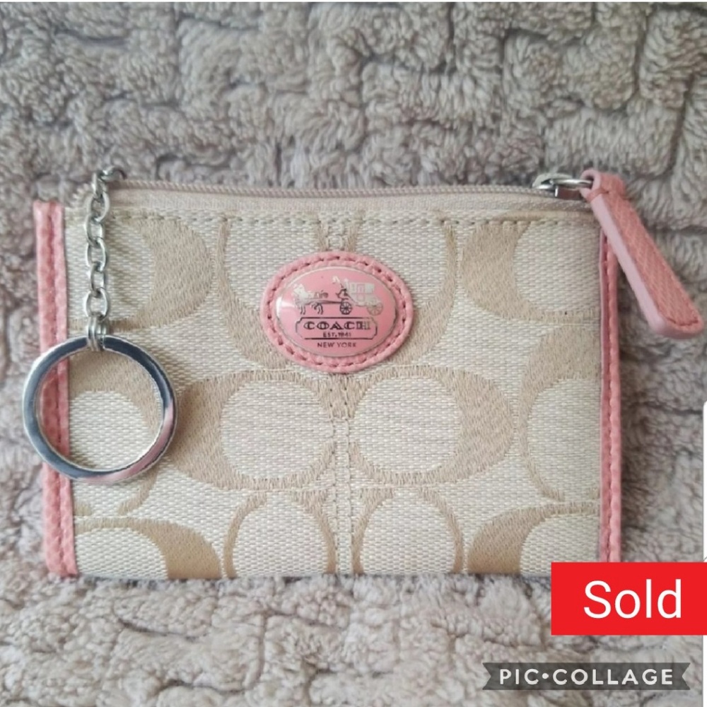 *🔥🔥SOLD🔥🔥*Coach small keychain wallet
